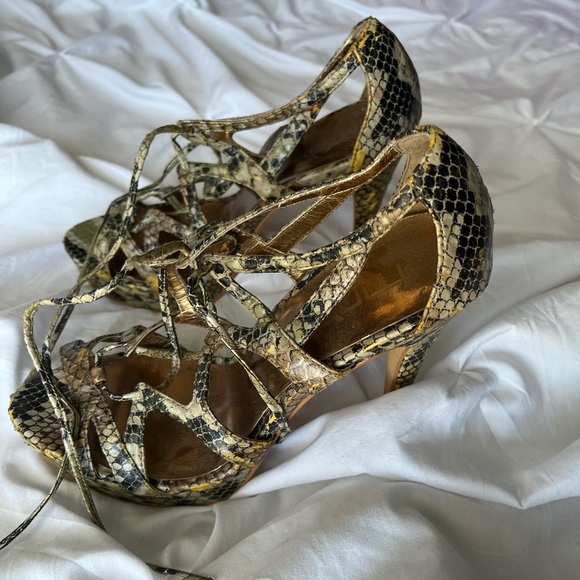 Moda Spana Platforms - Picture 1 of 3
